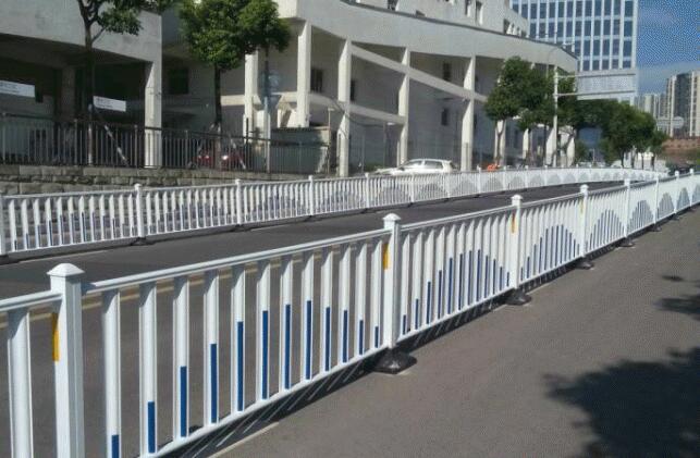 公路围栏设置怎么样规范化？