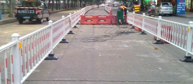 道路色淫网站AV水蜜桃被碰击后，该怎么处理呢？
